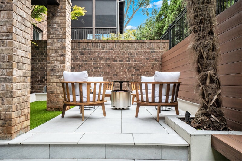 Outdoor fireplace